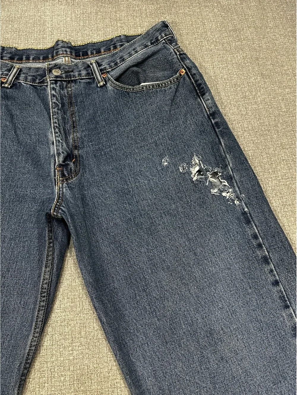 Levi’s 550 Relaxed Fit Jeans Men’s 35x32 Blue Denim Distressed Hole Vintage